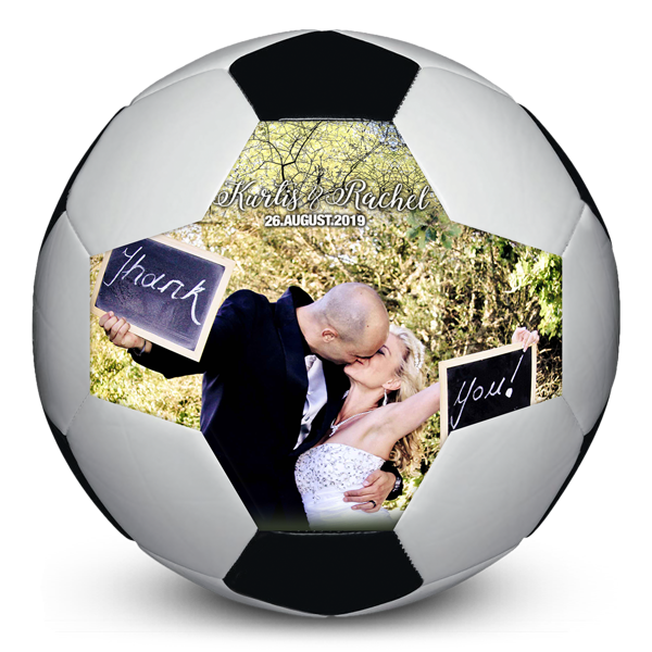 COOL Soccer party favors! Amazing party favor ideas for a Soccer